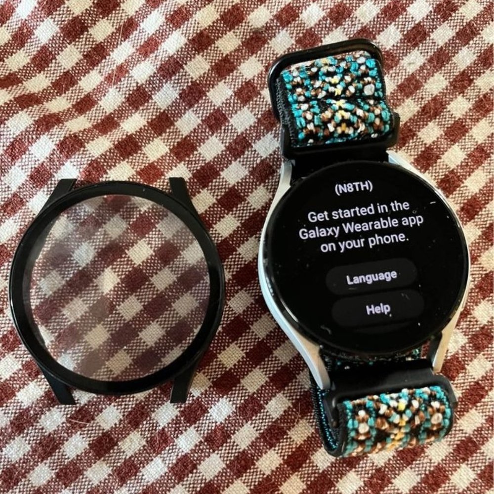 Galaxy Watch4 | 40mm  |  Black  |  Bluetooth / Wifi